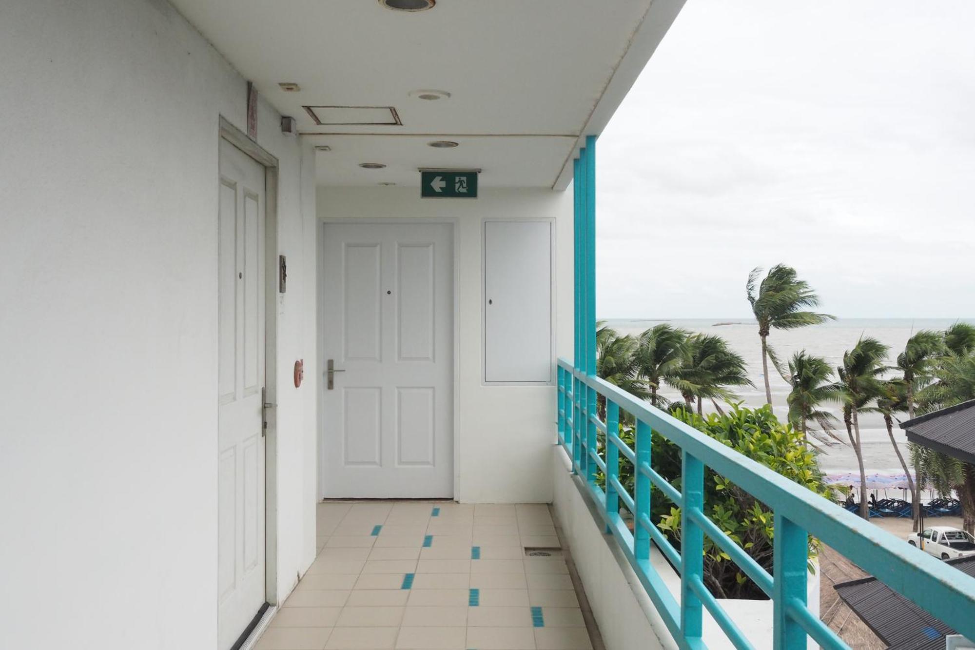 The Beach Bangsaen By Thanthita Next To Wonnapa Beach Free Disney Plus Exteriér fotografie
