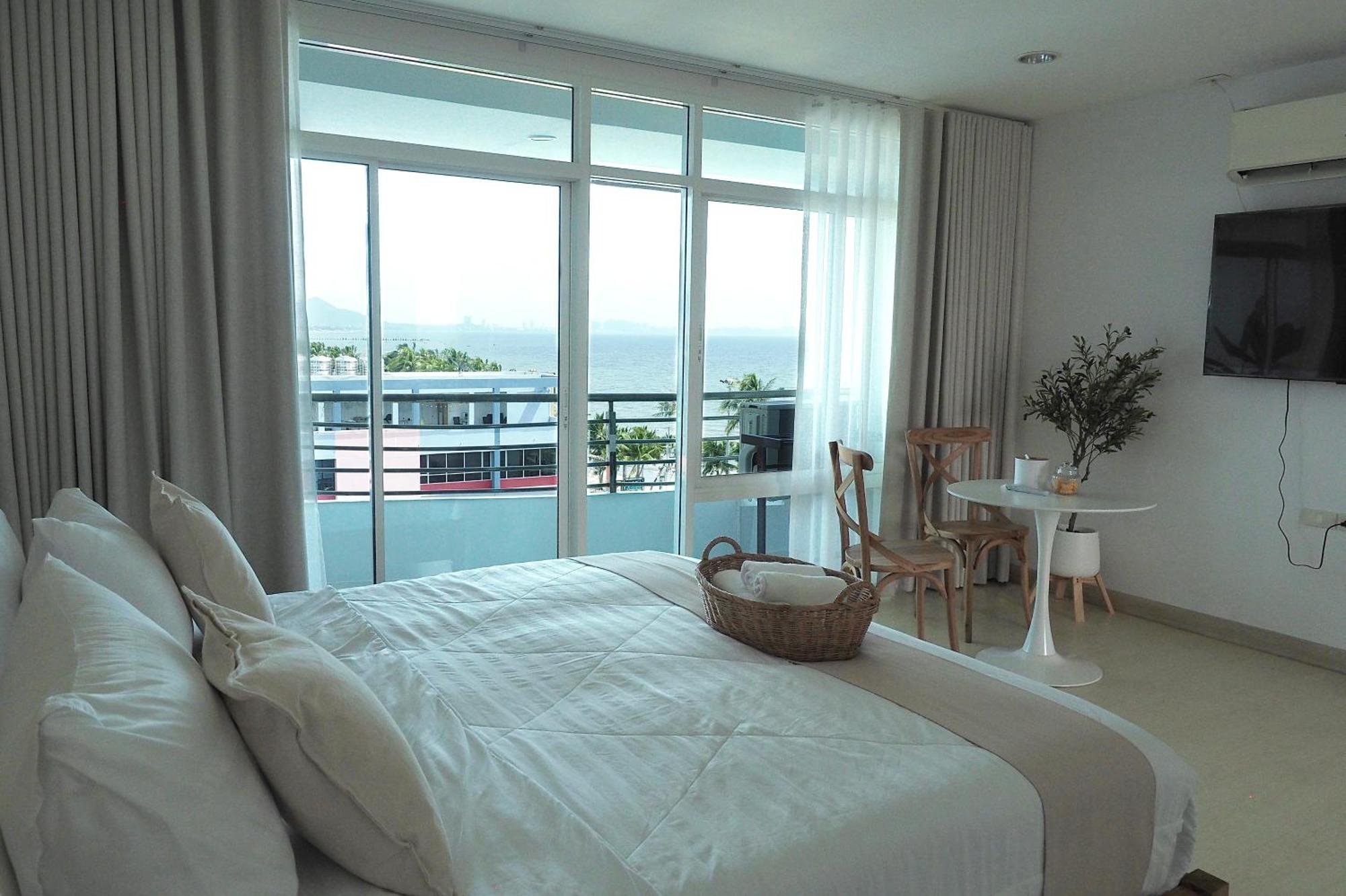The Beach Bangsaen By Thanthita Next To Wonnapa Beach Free Disney Plus Exteriér fotografie